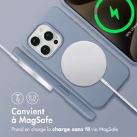 imoshion Coque arrière Color avec cordon amovible et MagSafe Apple iPhone 15 Pro - Ash Blue