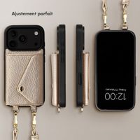 Selencia Coque de télephone Sera avec cordon et porte-cartes enveloppe Apple iPhone 18 Pro Max / 17 Pro Max - Champagne