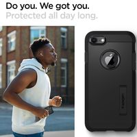 Spigen Coque Tough Armor Apple iPhone SE (2022 / 2020) - Noir