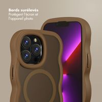 Selencia Coque arrière Wavy avec MagSafe Apple iPhone 13 Pro - Mocha Brown