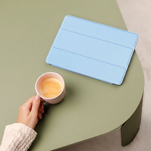 imoshion Coque tablette Trifold Apple iPad Air 13 pouces (2026) M4 / (2025) M3 / (2024) M2 - Bleu clair