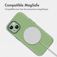 imoshion Coque arrière Color avec Thin MagSafe Ring Apple iPhone 15 - Vert foncé