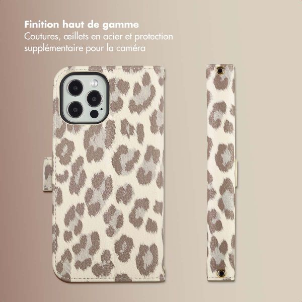 Selencia Étui de télephone portefeuille imprimé léopard Sabi Apple iPhone 12 (Pro) - Soft Ivory