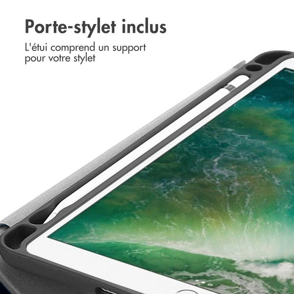 imoshion Coque tablette Trifold Apple iPad 6 (2018) 9.7 pouces / iPad 5 (2017) 9.7 pouces / Air 2 (2014)/Air 1 (2013) - Vert foncé