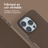 Accezz Coque arrière en cuir avec MagSafe Apple iPhone 15 Pro - Marron café