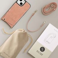 Selencia Coque de télephone Nova Croco avec cordon et porte-cartes Apple iPhone 15 - Old Pink