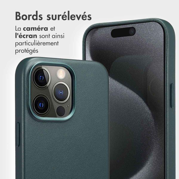 Accezz Étui de télephone portefeuille en cuir 2-en-1 avec MagSafe Apple iPhone 15 Pro Max - Cedar Green