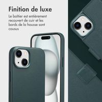 Accezz Étui de télephone portefeuille en cuir 2-en-1 avec MagSafe Apple iPhone 15 - Cedar Green