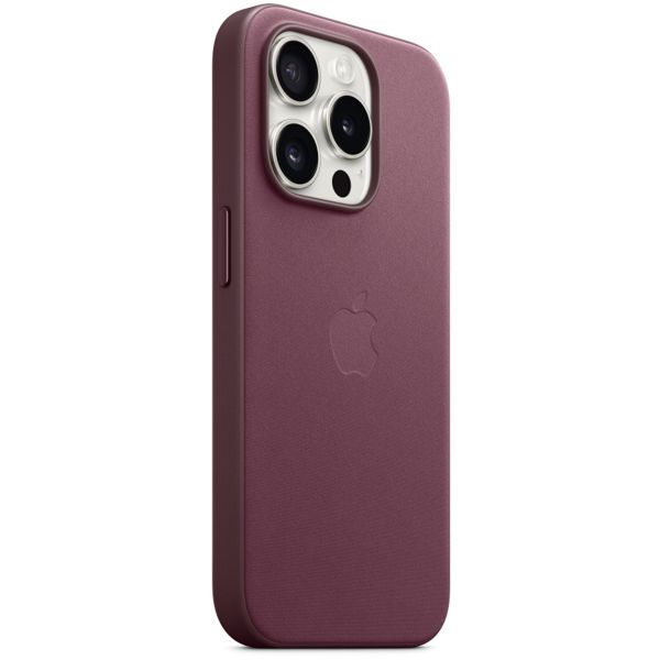 Apple Coque FineWoven MagSafe Apple iPhone 15 Pro - Mulberry