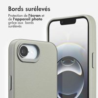 Accezz Coque arrière en cuir avec MagSafe Apple iPhone 17e / 16e - Light Grey