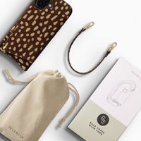 Selencia Nova coque arrière en cuir véritable avec porte-cartes Apple iPhone 17 - Fawn Chic