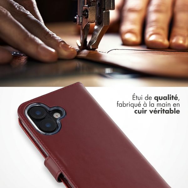 Selencia Étui portefeuille en cuir véritable Apple iPhone 17 - Burgundy