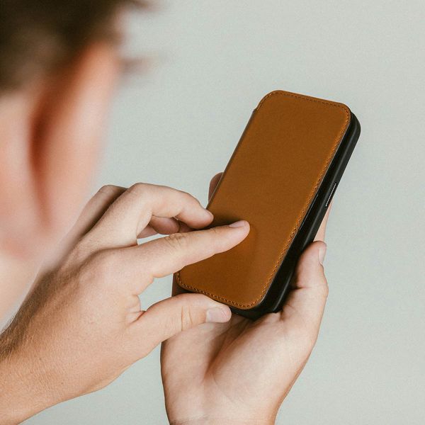 Nomad Étui de télephone portefeuille Modern Leather Folio Apple iPhone 16 Pro - English Tan