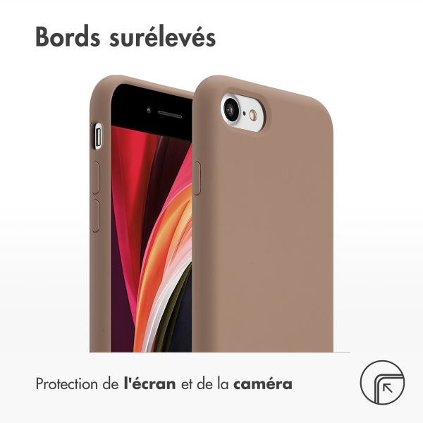 Accezz Coque Liquid Silicone Apple iPhone SE (2022 / 2020) / 8 / 7 - Marron clair