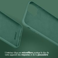 Accezz Coque Liquid Silicone Apple iPhone 15 - Vert foncé