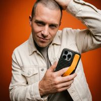 Callbuddy Coque avec strap Apple iPhone 16 Pro Max - Camo Orange