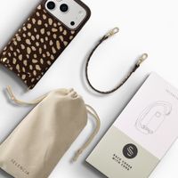 Selencia Nova coque arrière en cuir véritable avec porte-cartes Apple iPhone 17 Pro Max - Fawn Chic