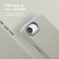 Accezz Coque arrière en cuir avec MagSafe Apple iPhone 17e / 16e - Light Grey