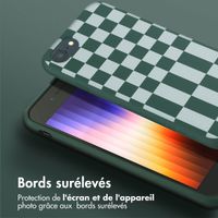 Selencia Coque design en silicone avec cordon amovible Apple iPhone SE (2022 / 2020) / 8 / 7 - Irregular Check Green