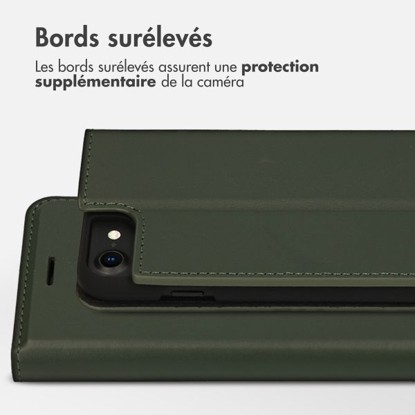 Accezz Étui de télephone Slim Folio en cuir de qualité supérieure Apple iPhone SE (2022 / 2020) / 8 / 7 / 6(s) - Vert