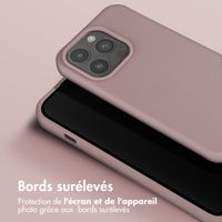 Selencia Coque silicone avec cordon amovible Apple iPhone 15 Pro - Sand Pink