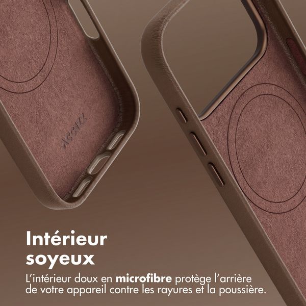 Accezz Coque arrière en cuir avec MagSafe Apple iPhone 18 Pro Max / 17 Pro Max - Marron café
