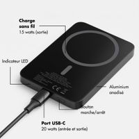 Selencia Powerbank Vivid 5 000 mAh - MagSafe et Qi - Black / Bonbon Stripe Blueberry