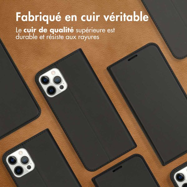 Accezz Étui de télephone Slim Folio en cuir de qualité supérieure Apple iPhone 12 (Pro) - Noir