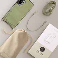 Selencia Coque de télephone Nova Croco avec cordon et porte-cartes Samsung Galaxy A36 / A56 - Sage Green