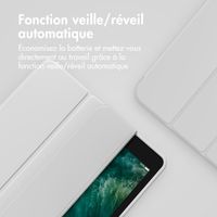 Accezz Coque tablette portefeuille Smart Silicone Apple iPad 6 (2018) 9.7 pouces / iPad 5 (2017) 9.7 pouces - Gris