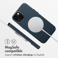 Accezz Coque arrière en cuir avec MagSafe Apple iPhone 13 - Nightfall Blue