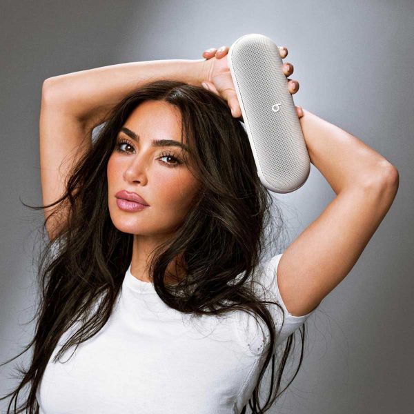 Beats Enceinte Bluetooth sans fil Pill x Kim Kardashian - Light Gray