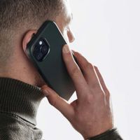 Accezz Coque arrière en cuir avec MagSafe Apple iPhone 13 - Cedar Green