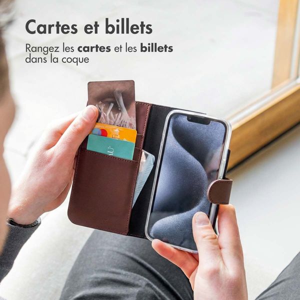 Accezz Étui de télephone Wallet Apple iPhone 13 Pro - Marron