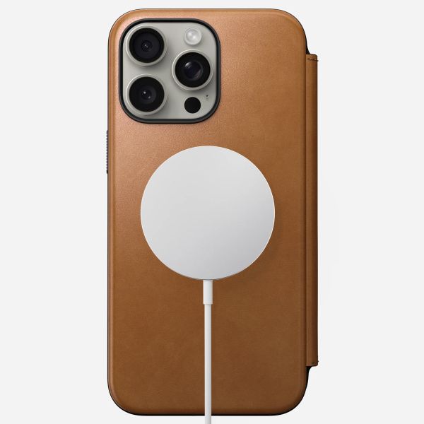 Nomad Étui de télephone portefeuille Modern Leather Folio Apple iPhone 15 Pro Max - English Tan