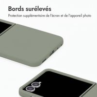 Accezz Coque Liquid Silicone Samsung Galaxy Z Flip 8 - Cooper Green