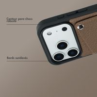 Selencia Coque Riva avec porte-cartes Apple iPhone 17 Pro Max - Mocha Brown
