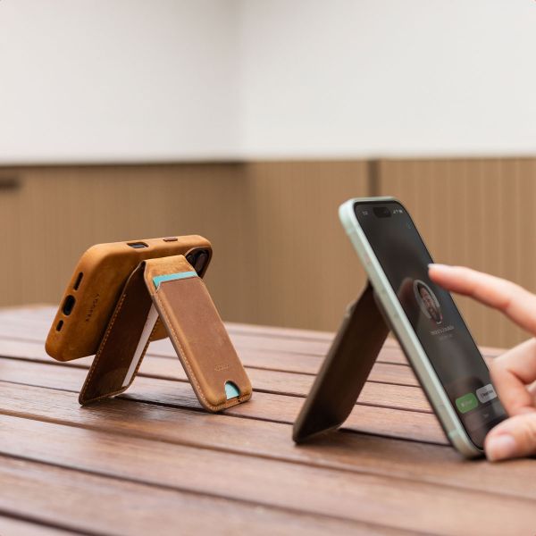 Accezz Porte-cartes MagSafe en cuir vintage avec support - Tobacco Cognac