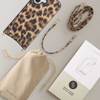 Selencia Coque de télephone Nova avec cordon et porte-cartes Apple iPhone 16 - Leopard
