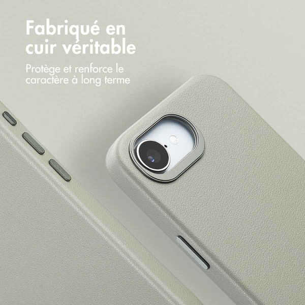Accezz Coque arrière en cuir avec MagSafe Apple iPhone 17e / 16e - Light Grey