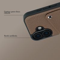 Selencia Coque Riva avec porte-cartes Apple iPhone 16 - Mocha Brown