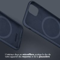 Accezz Coque Liquid Silicone avec MagSafe Apple iPhone 13 Pro - Bleu foncé