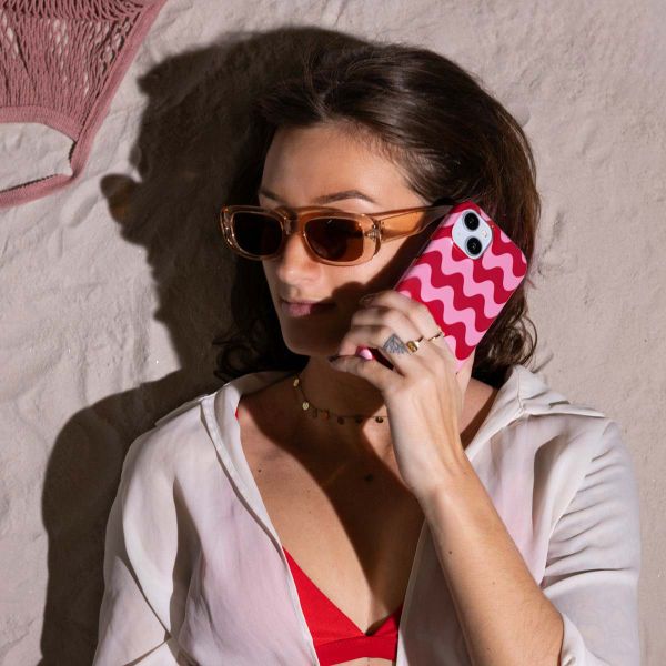 Selencia Coque arrière Vivid avec MagSafe Apple iPhone 15 - Wave Vibes Lipstick