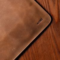 Accezz Leather Pochette ordinateur Apple MacBook 13 pouces - Cognac