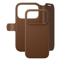 CARE by PanzerGlass Étui de télephone portefeuille Tango 2 en 1 avec MagSafe Apple iPhone 18 Pro / 17 Pro - Marron