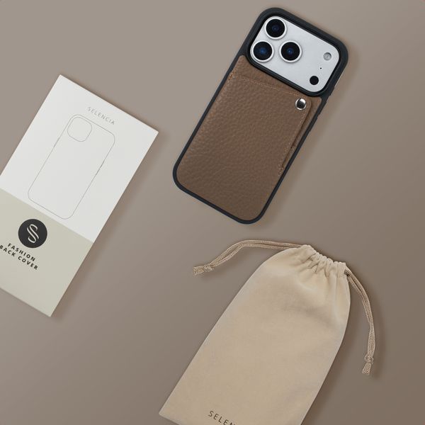 Selencia Coque Riva avec porte-cartes Apple iPhone 17 Pro Max - Mocha Brown