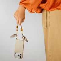 Selencia Coque arrière Rivièra avec MagSafe avec crochets amovibles Apple iPhone 17 Pro - Milky Latte
