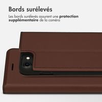 Accezz Étui de télephone Slim Folio en cuir de qualité supérieure Apple iPhone SE (2022 / 2020) / 8 / 7 / 6(s) - Marron