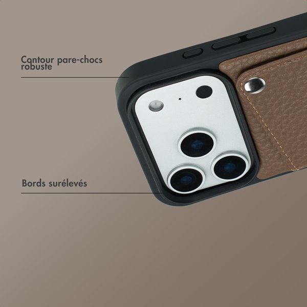 Selencia Coque Riva avec porte-cartes Apple iPhone 17 Pro Max - Mocha Brown