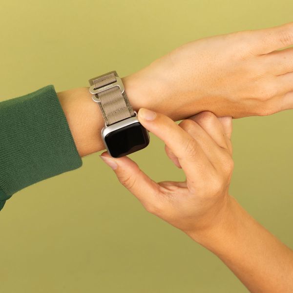 imoshion Bracelet en nylon Alpine Apple Watch | 38/40/41/42 mm - Olive Green